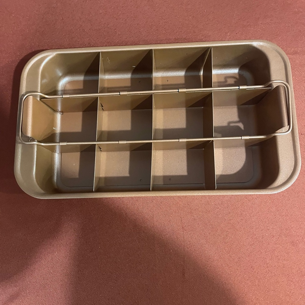 Gold Non-Stick Brownie Pan with Divider